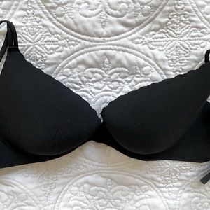 Victoria’s Secret black push-up bra EUC 34B